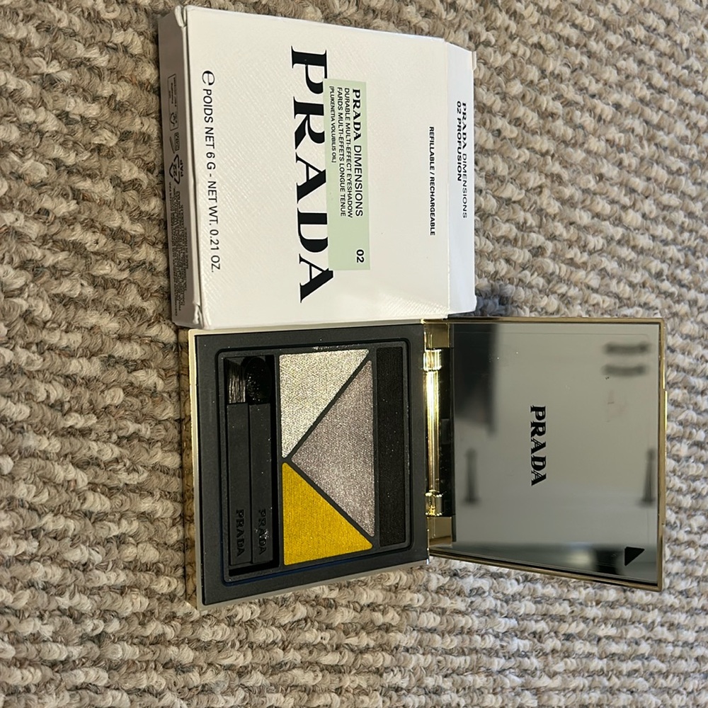 (NEW) Prada dimensions eyeshadow 2